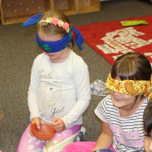 Ochutnávka ovoce u Papoušků