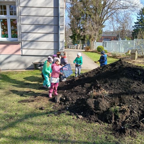 jarní práce na zahradě